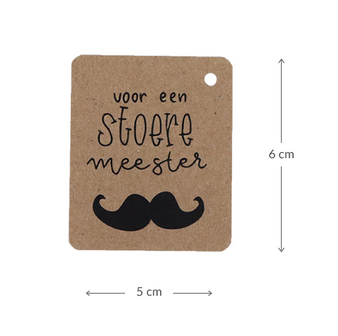 Kraftlabel 50 x 60 mm met boorgat met de tekst &#039;Stoere meester&#039; - Maatgeving