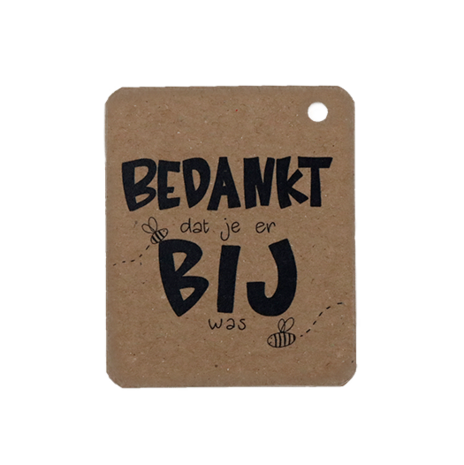 Voorkant kraftlabel 50 x 60 mm met boorgat met de tekst 'Bedankt dat je er bij was'